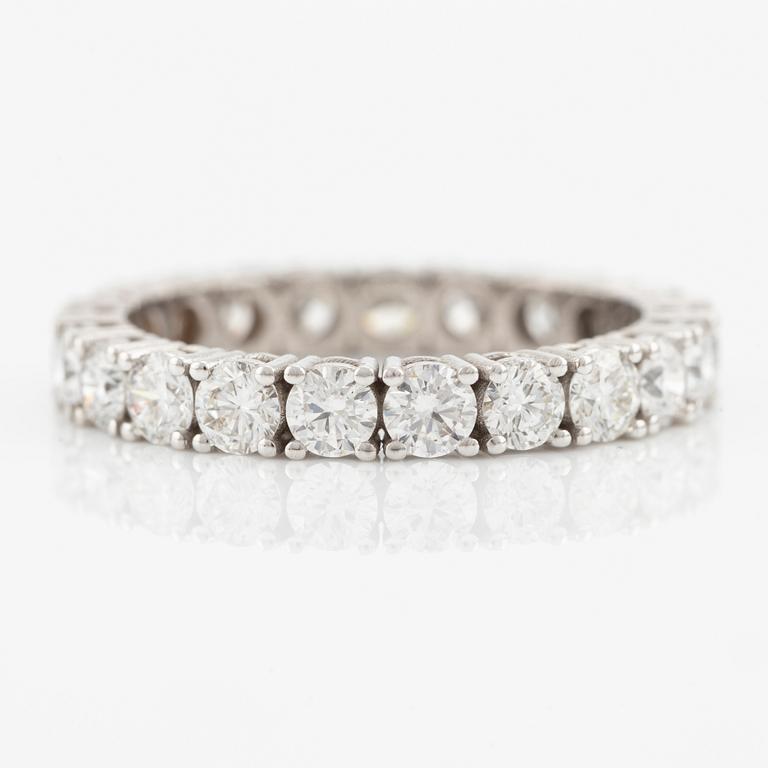 Ring eternity 18K gold with round brilliant cut diamonds.