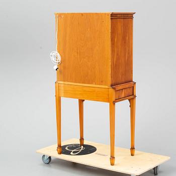 An English bar cabinet, second half of the 20th century.