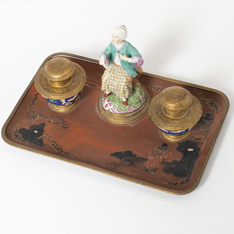 An ink well, late 19th Century.