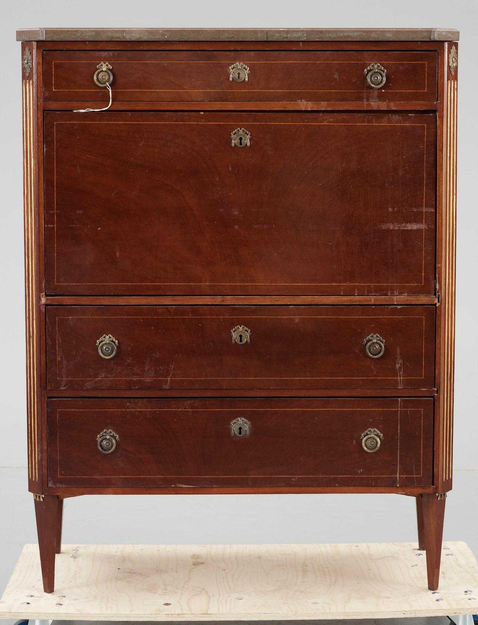 CHIFFONJÉ, sengustaviansk stil, 1800-talets slut.