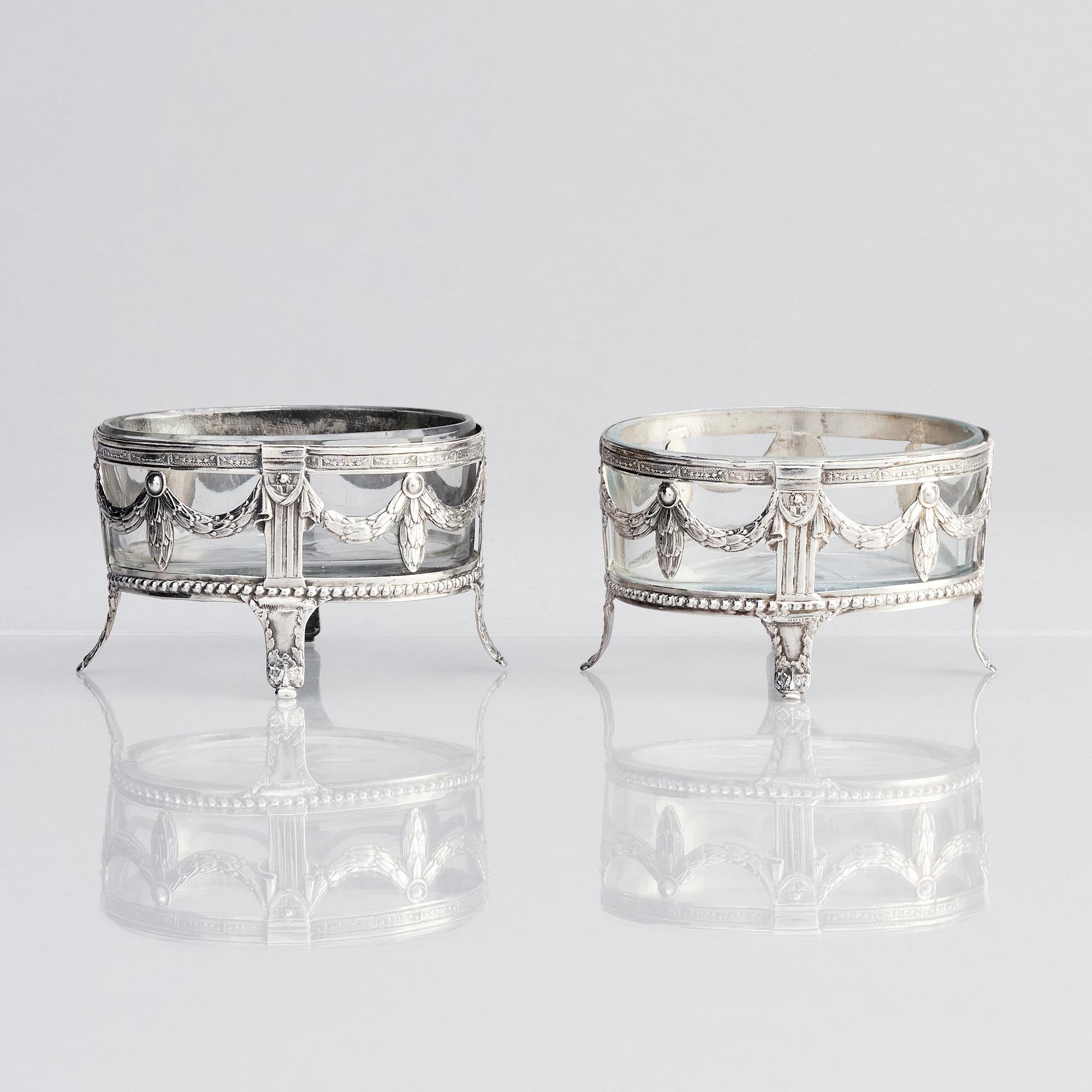 Nils Rundström, saltkar med glasinsats, silver, ett par, Stockholm 1786. Gustavianska.