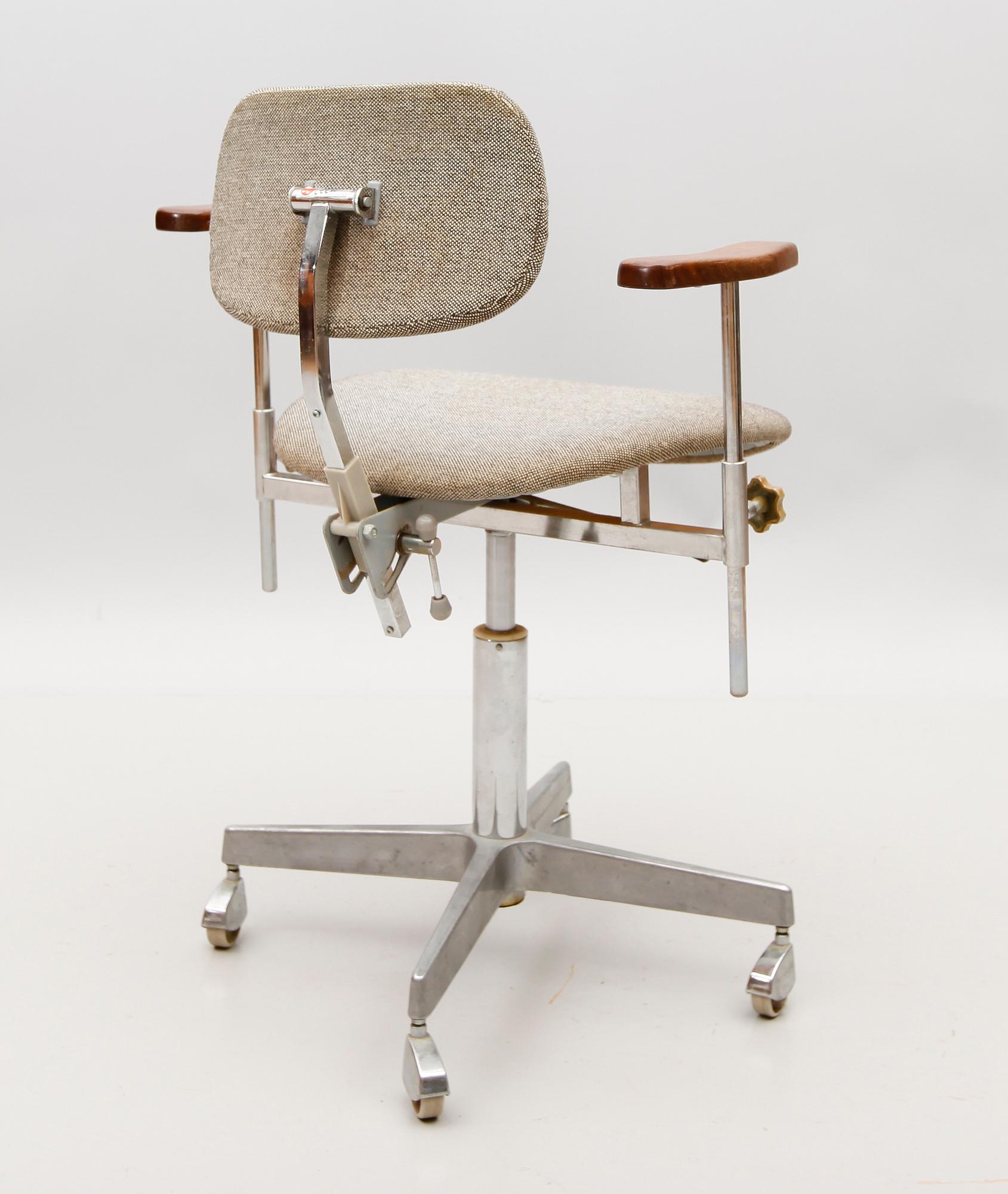 SKRIVBORD MED STOL, Danmark, 1900-talets andra hälft.
