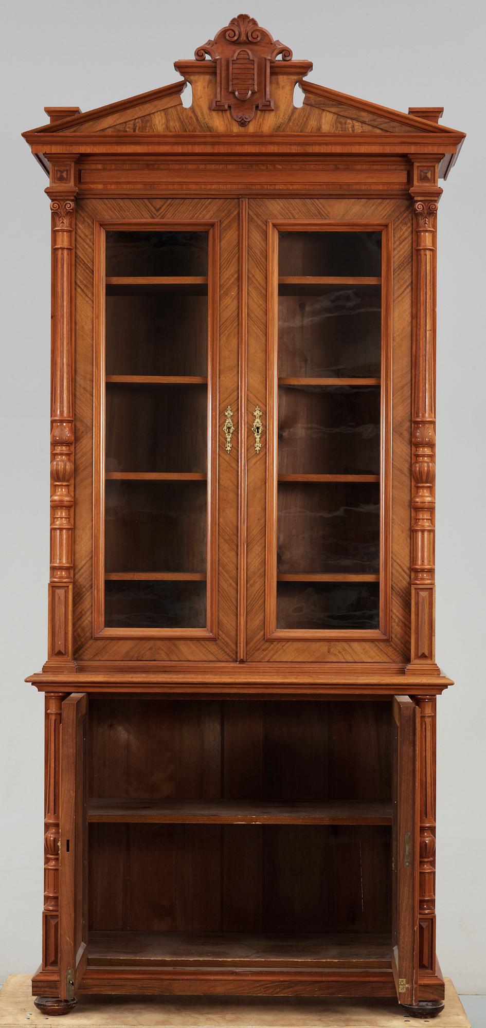 BOKSKÅP. Nyrenässans, 1800-talets andra hälft.