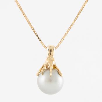 Necklace, gold with grey-toned pearl.