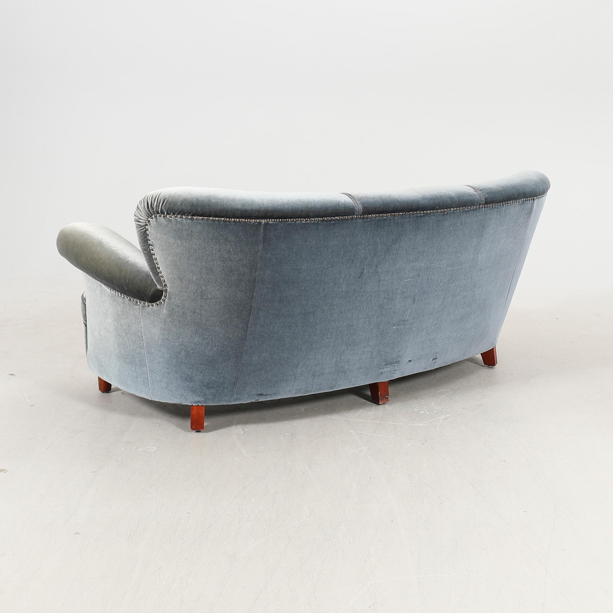 A 1940/50s sofa.