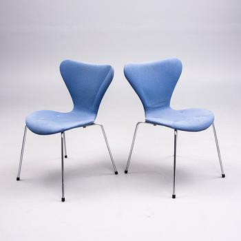 STOLAR, 2 st, "Sjuan" Arne Jacobsen, Fritz Hansen, Danmark 1987.