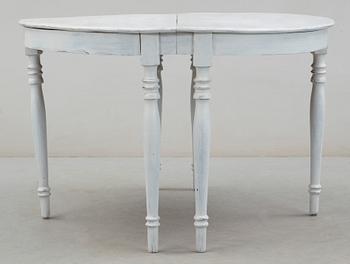 HALVMÅNEBORD, ett par, 1800-talets andra hälft.