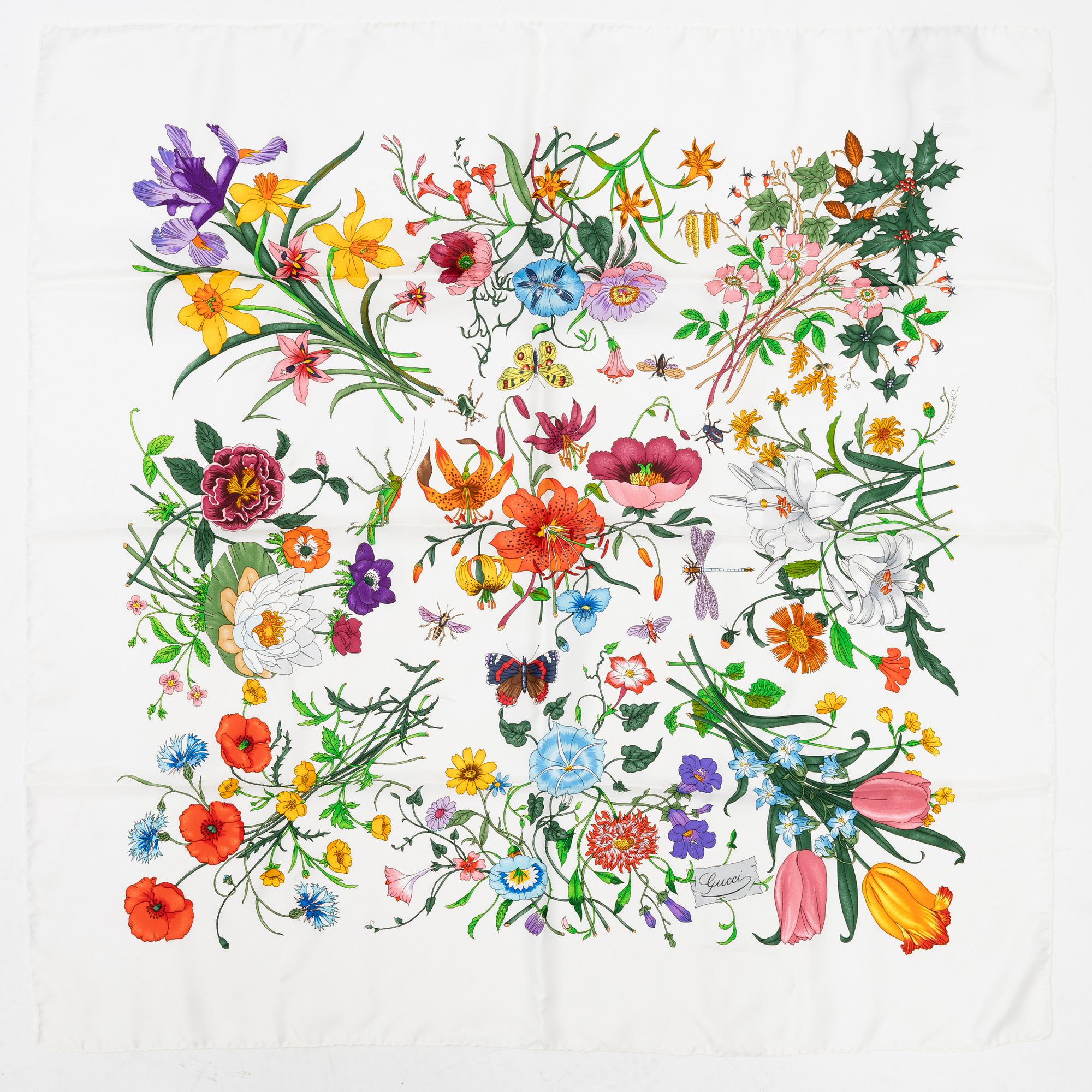 Gucci, a 'Flora' silk scarf.