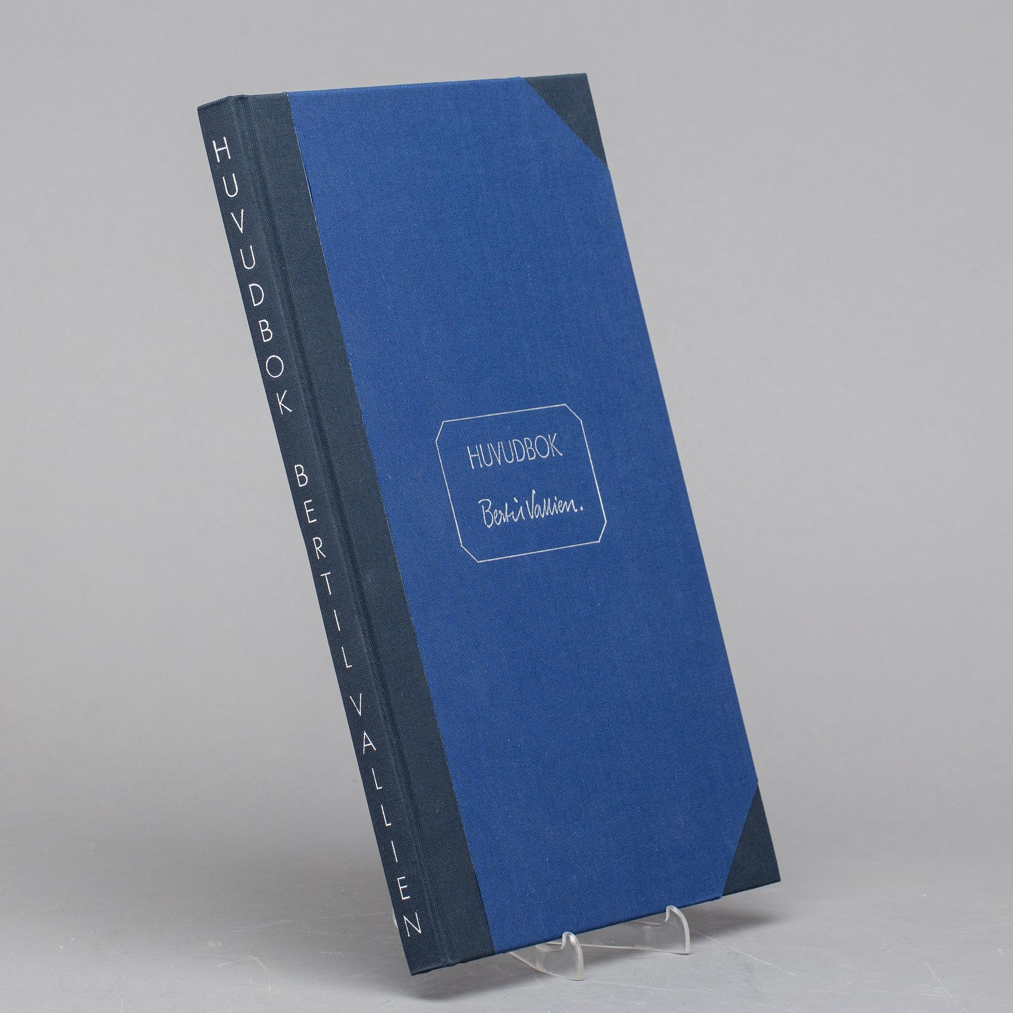 BERTIL VALLIEN, konstglas. "Huvud" signerad samt nr 7090002. Samt BOK "HUVUDBOK BERTIL VALLIEN".