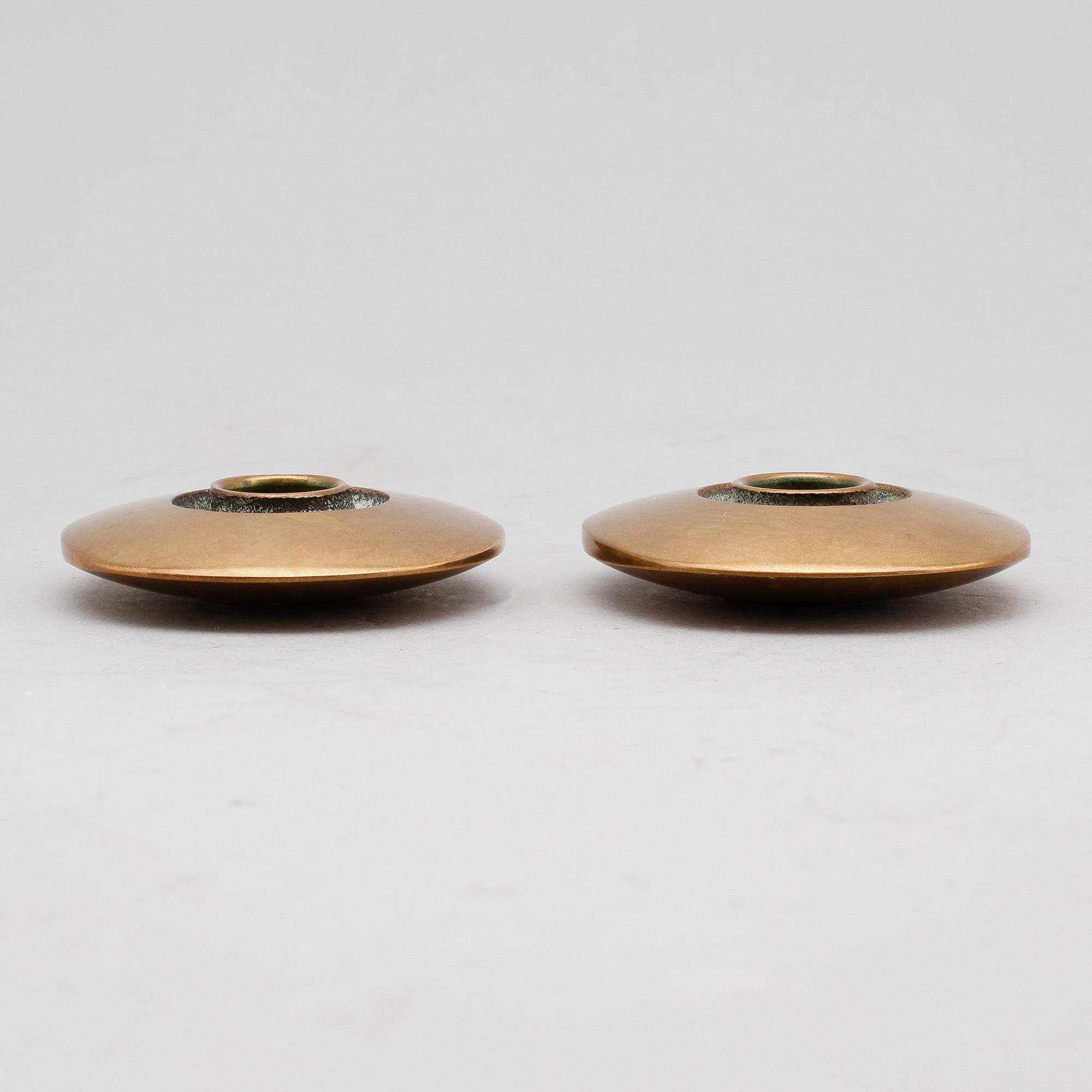 LJUSSTAKAR, 1 par, brons, Bertel Gardberg, Boda, Finland.