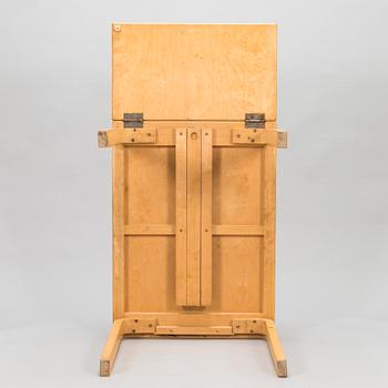 Alvar Aalto, a 1960s 'DL82' table for O.Y. Huonekalu- ja Rakennustyötehdas.