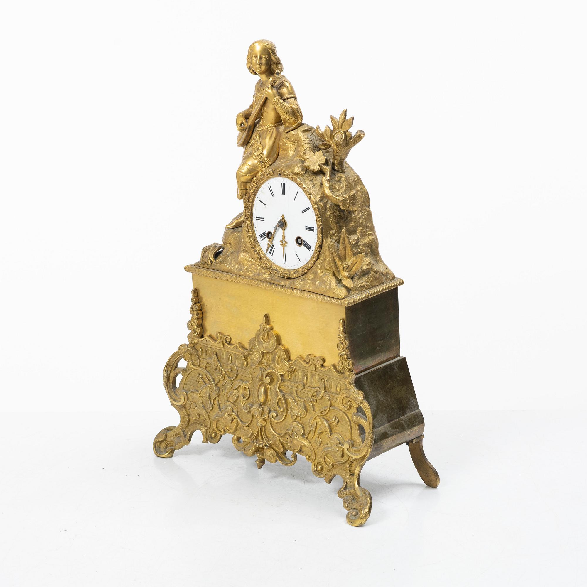A table pendulum clock, late 19th century.