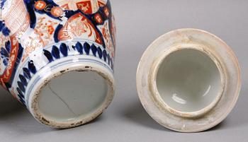 JAPANSKT PORSLIN, 4 delar, Imari, sekelskiftet 1800/1900.