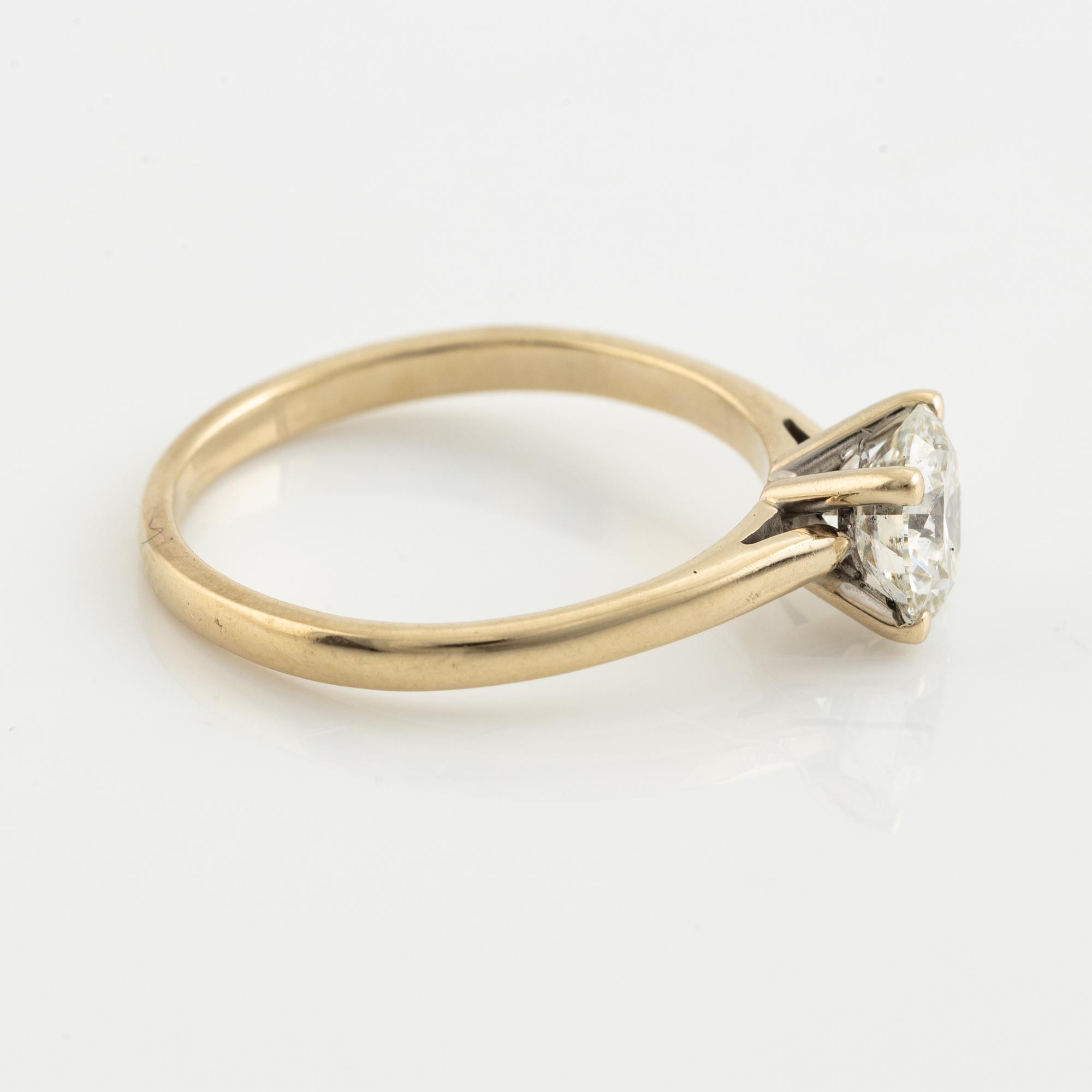 Brilliant cut diamond solitaire ring.