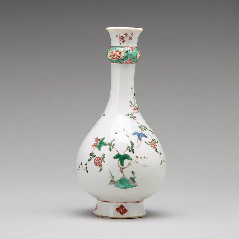 VAS, porslin. Qing dynastin, Kangxi (1662-1722).