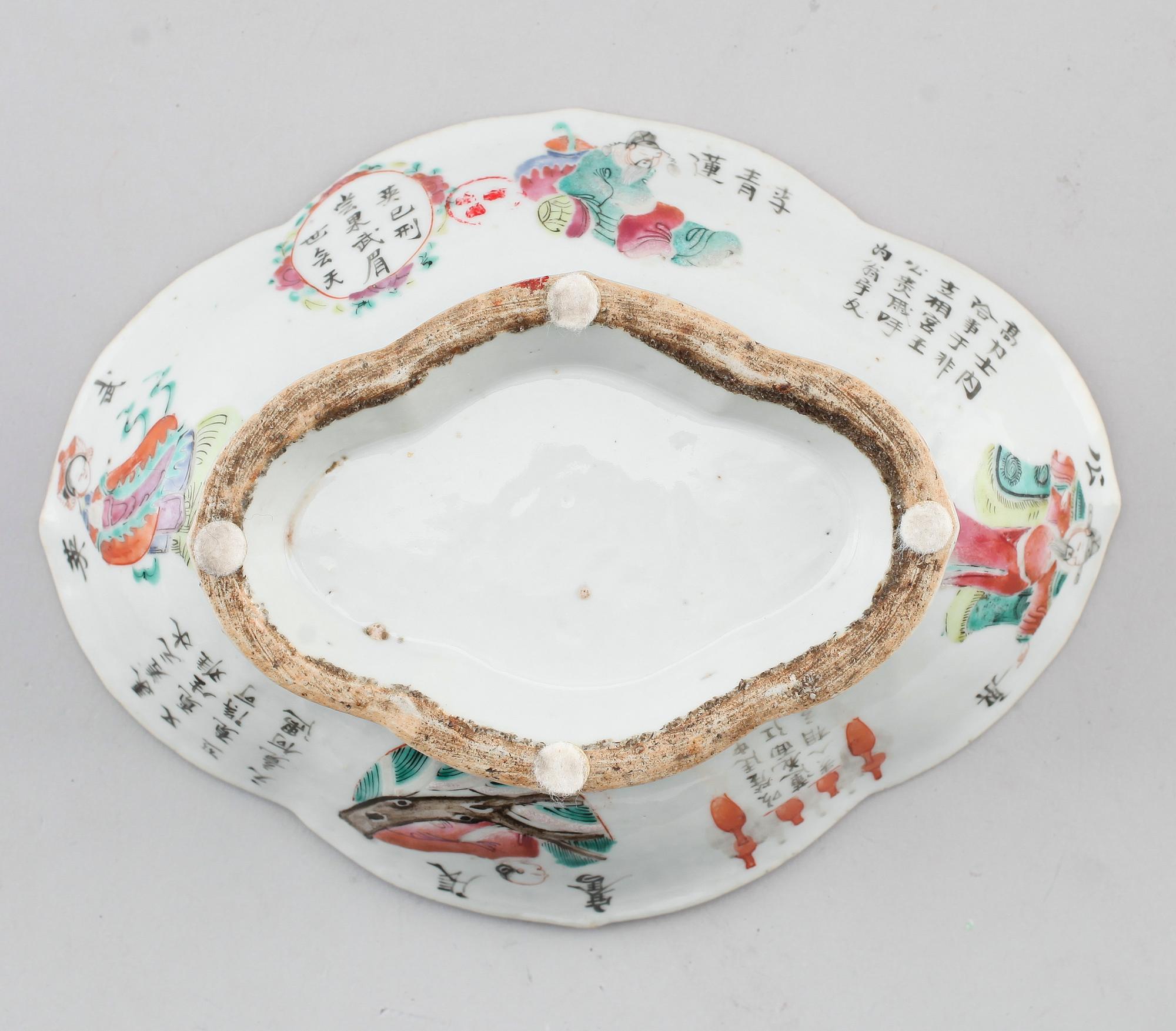 SKÅL SAMT SNUSFLASKOR, 5 st, porslin, Kina, 1800-/1900-tal.