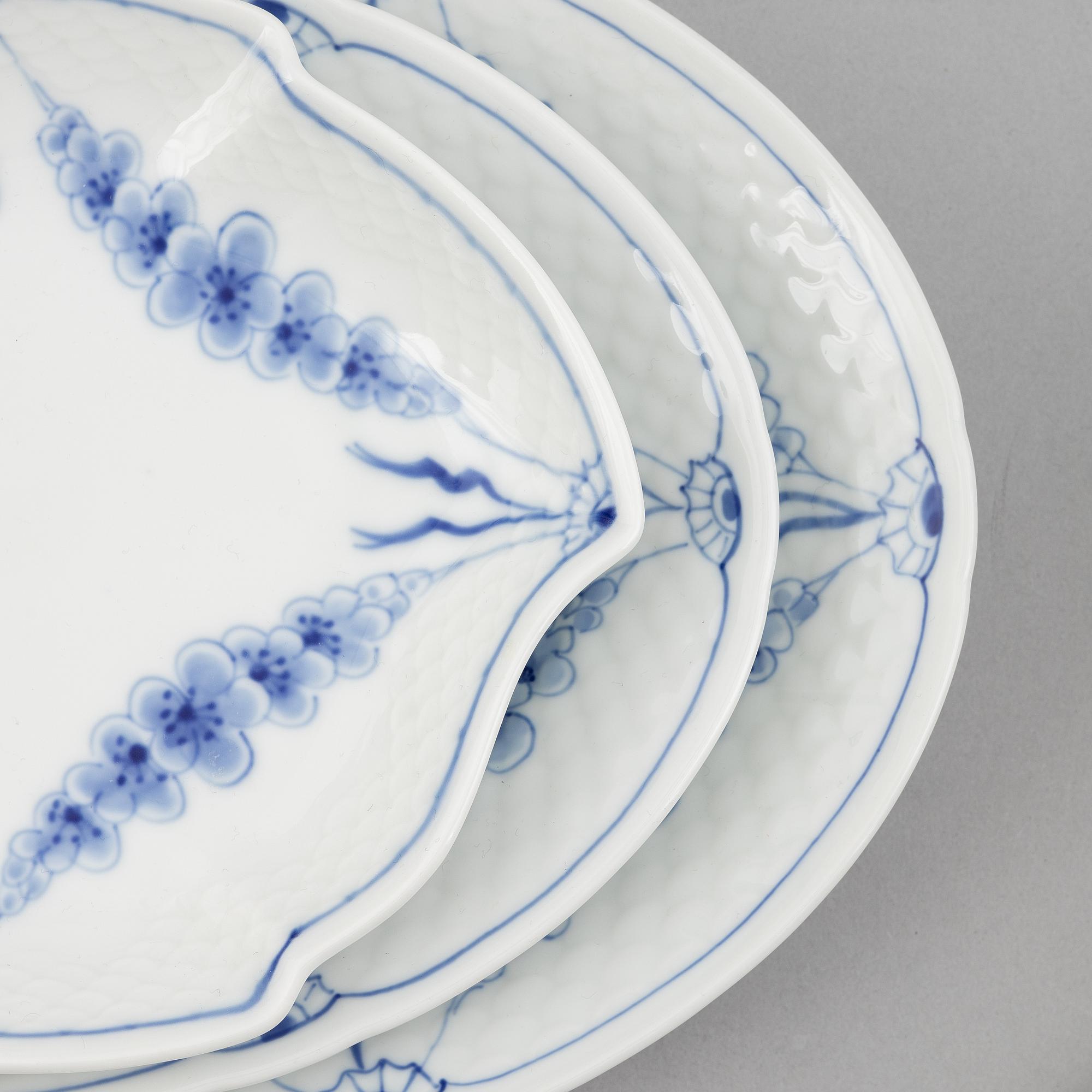 Harriet Bing, a 50-piece porcelain dinner and coffee service, "Empire", Bing & Grøndahl, Danmark.