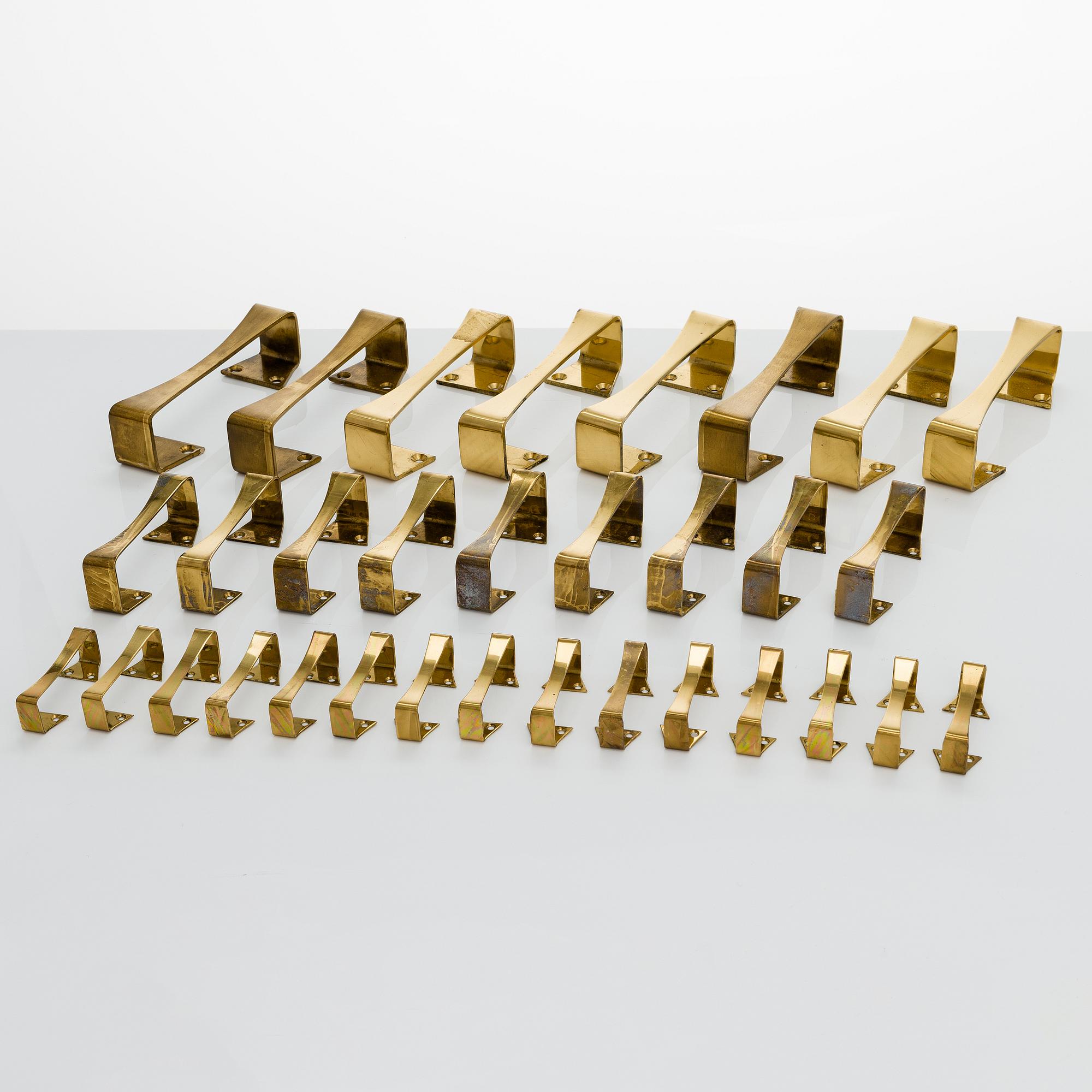 AULIS LEINONEN, Set of 32 door handles 'Ara' for Auran Rautateollisuus  1960/1970's.