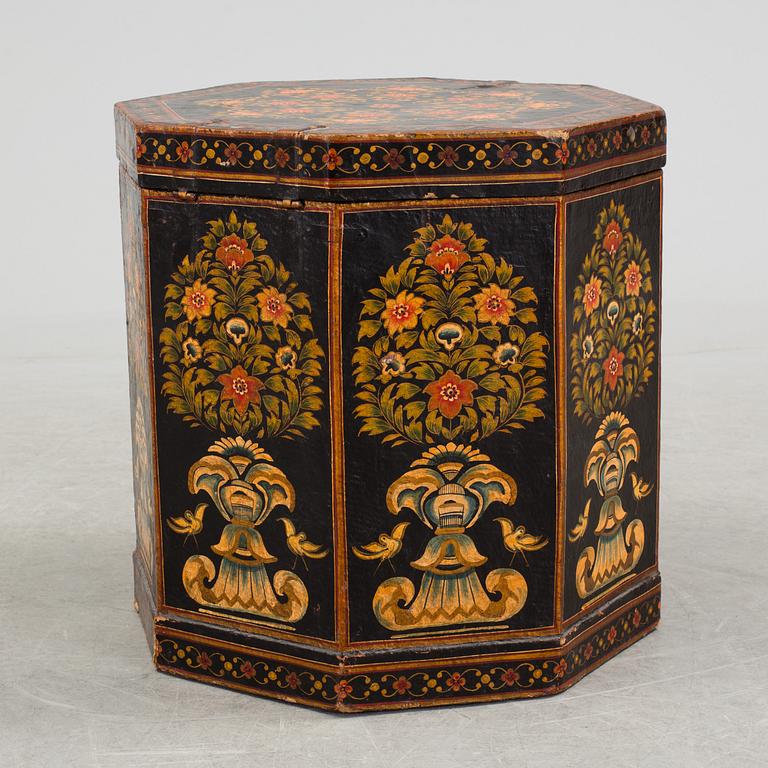 A box with cover, 20th century.