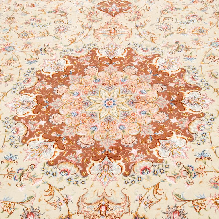 MATTA, Täbris, part silk, ca 350 x 244 cm.
