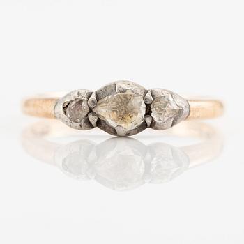 Ring 18K gold and silver with rose-cut diamonds.