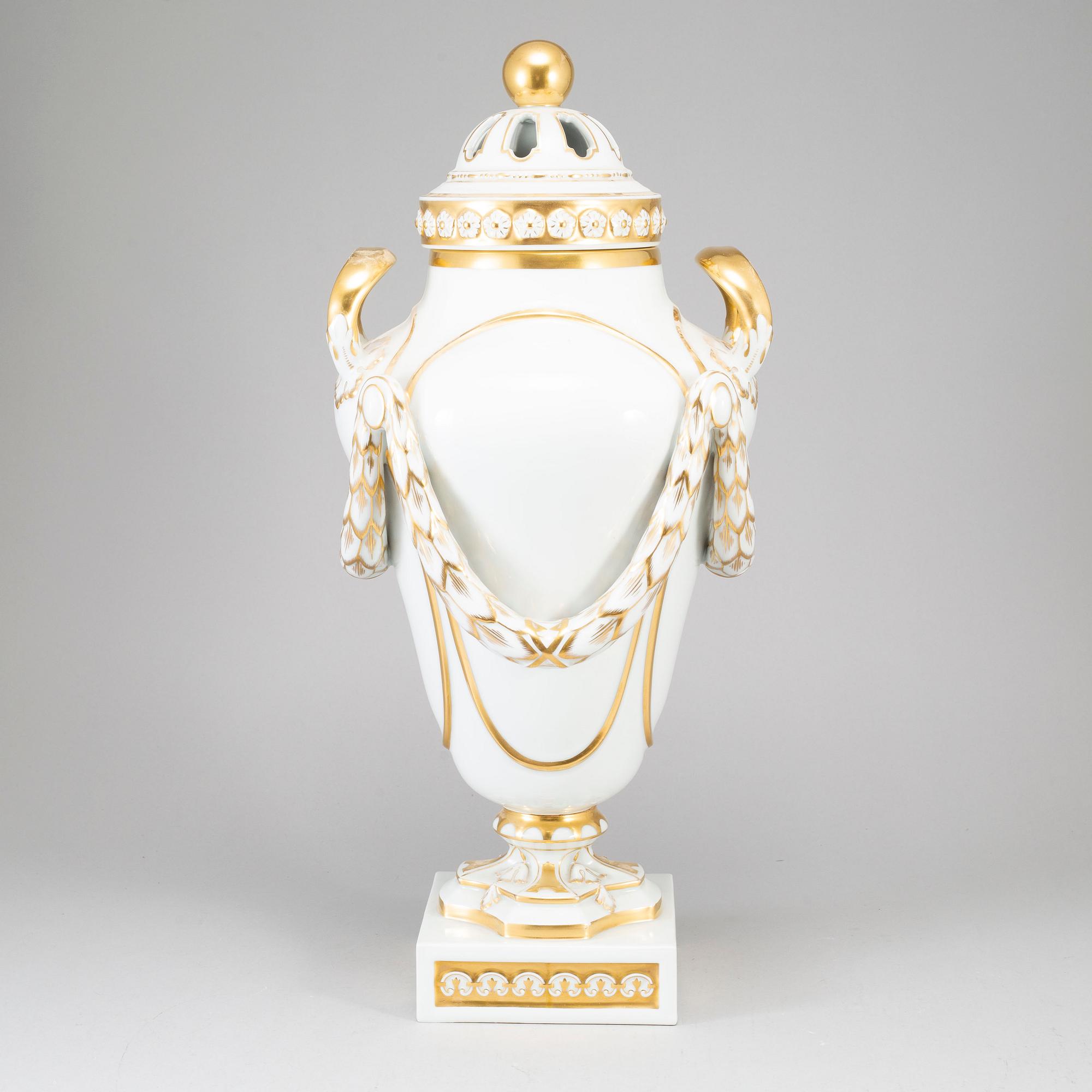 A large vase with cover, Fürstenberg, Germany, 20th century.