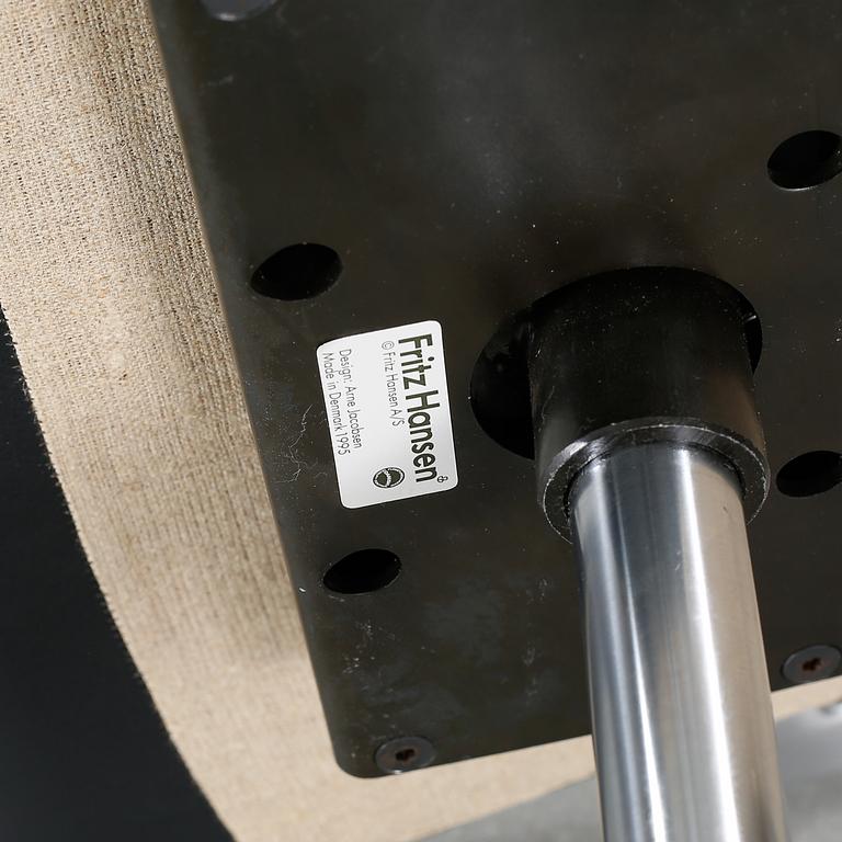 An office chair by Arne Jacobsen, "Oxford", Fritz Hansen, 1995.