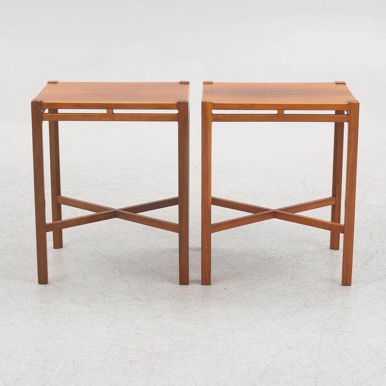 A pair of sidetables, model no 3323, second part of the 20th century.