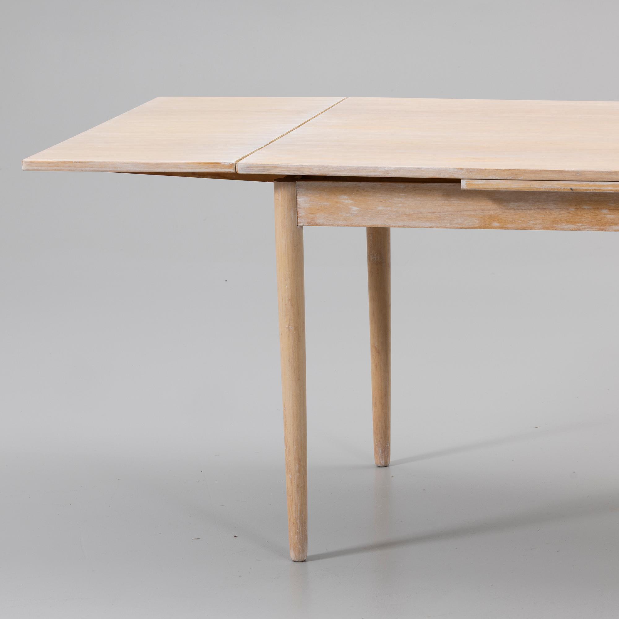 Bord, troligen modell 105, Farstrup, Danmark, 1900-talets andra hälft.