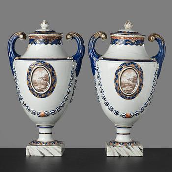 A pair of jars with covers, Qing dynasty, Qianlong (1736-95).