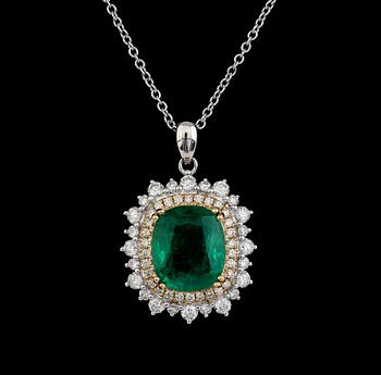 HÄNGE med KEDJA, 18K gult/vitguld, smaragd ca 3.50 ct, diamanter tot ca 0.82 ct.