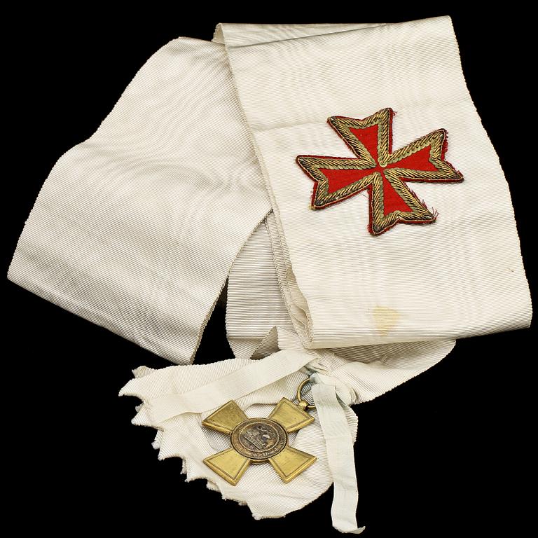 REGALIER samt REGALIEVÄSKA, omkring sekelskiftet 1900.