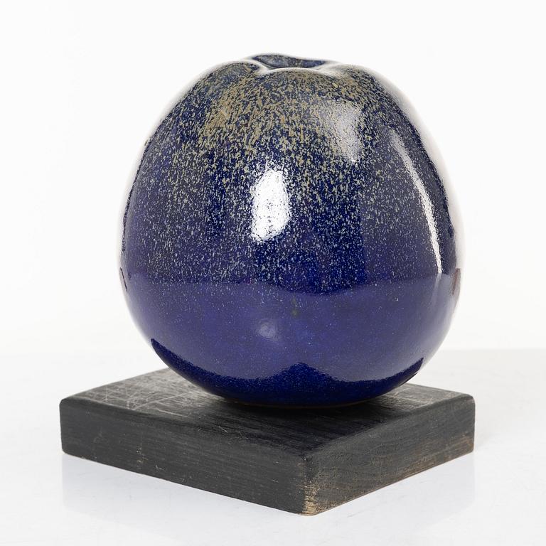 Ulla & Gustav Kraitz, sculpture, Apple.
