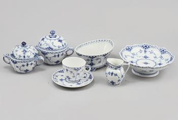 KAFFESERVIS, 17 delar, porslin, "Musselmalet", Royal Copenhagen, 1900-talets andra hälft.