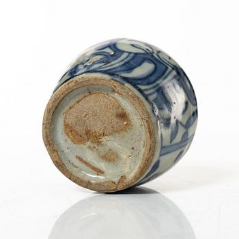 A set of nine Chinese porcelain pieces, 19th Century.