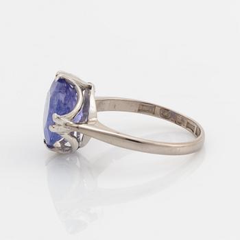 Ring, med tanzanit.