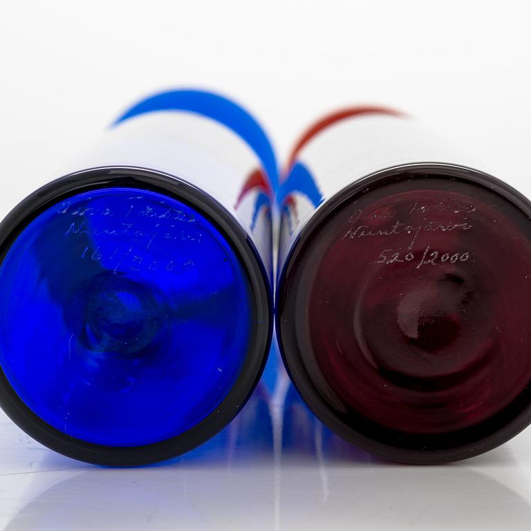 Oiva Toikka, two glass  bottles signed Oiva Toikka Nuutajärvi 320/2000 and 161/2000.