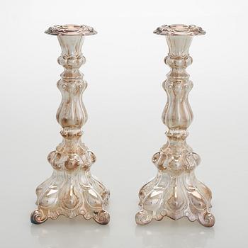 Kynttelikköpari, barokkityyliset, hopea, Kultakeskus, Hämeenlinna 2007-2008.