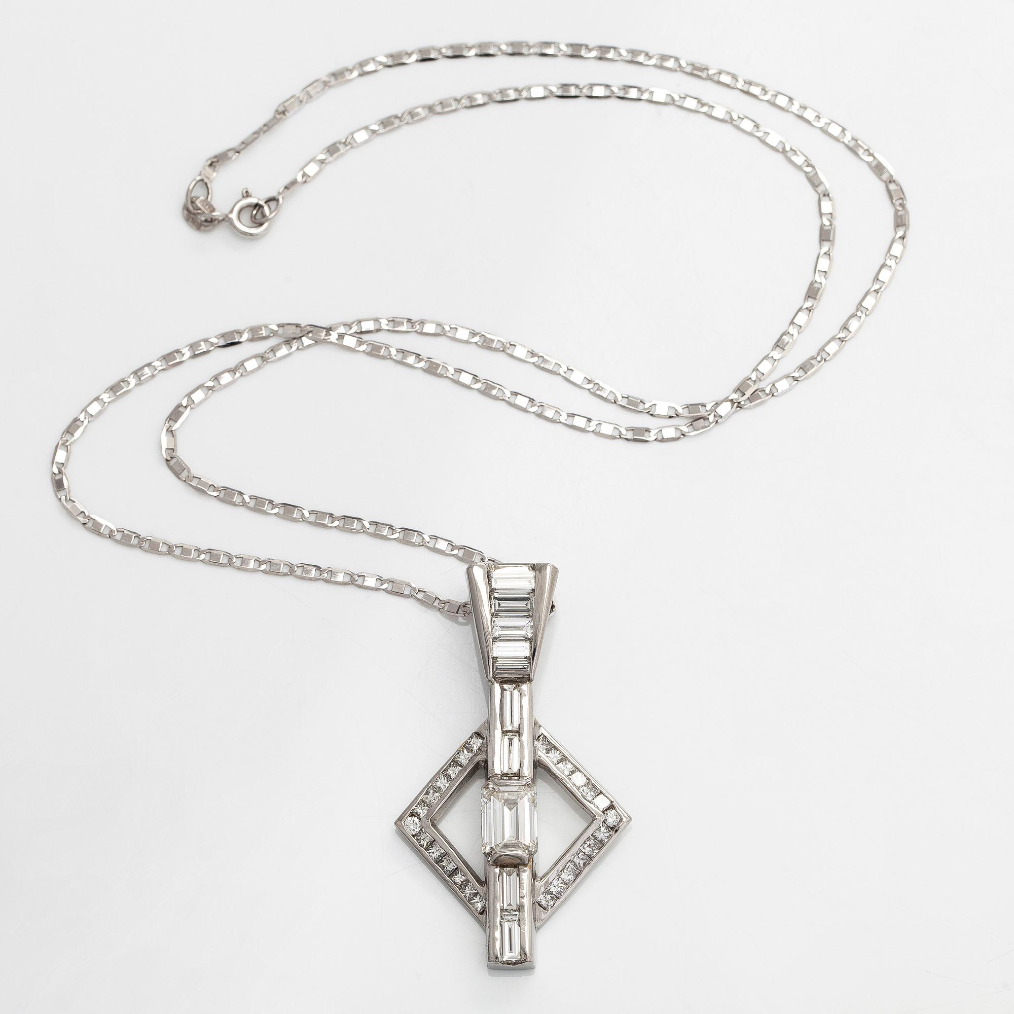 Hänge, platina samt smaragd-, prinses,-baguette- och briljantslipade diamanter med kedja i 14K vitguld.