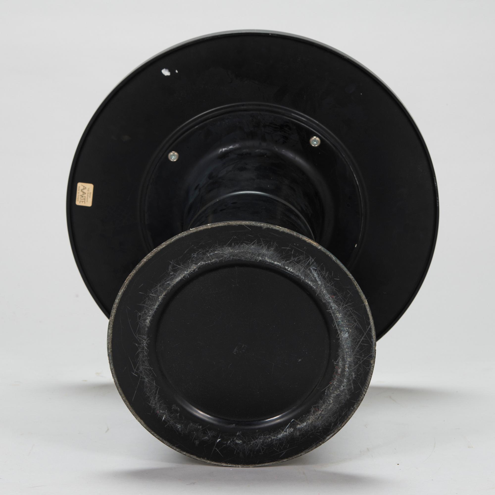 Yrjö Kukkapuro, fåtölj "Karusell" och bord "Saturnus" modell 659-55, Avarte, Finland.