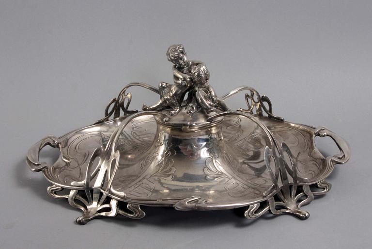 BORDSUPPSATS, vitmetall. Jugend, 1900-tal.