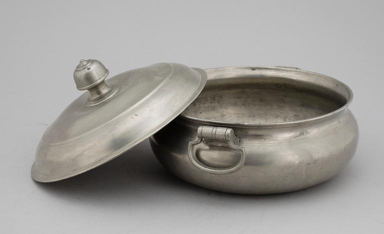 GRÖTSKÅL, tenn, Johan (II) Philip Kruth, verksam 1789-1823 i Norrköping.