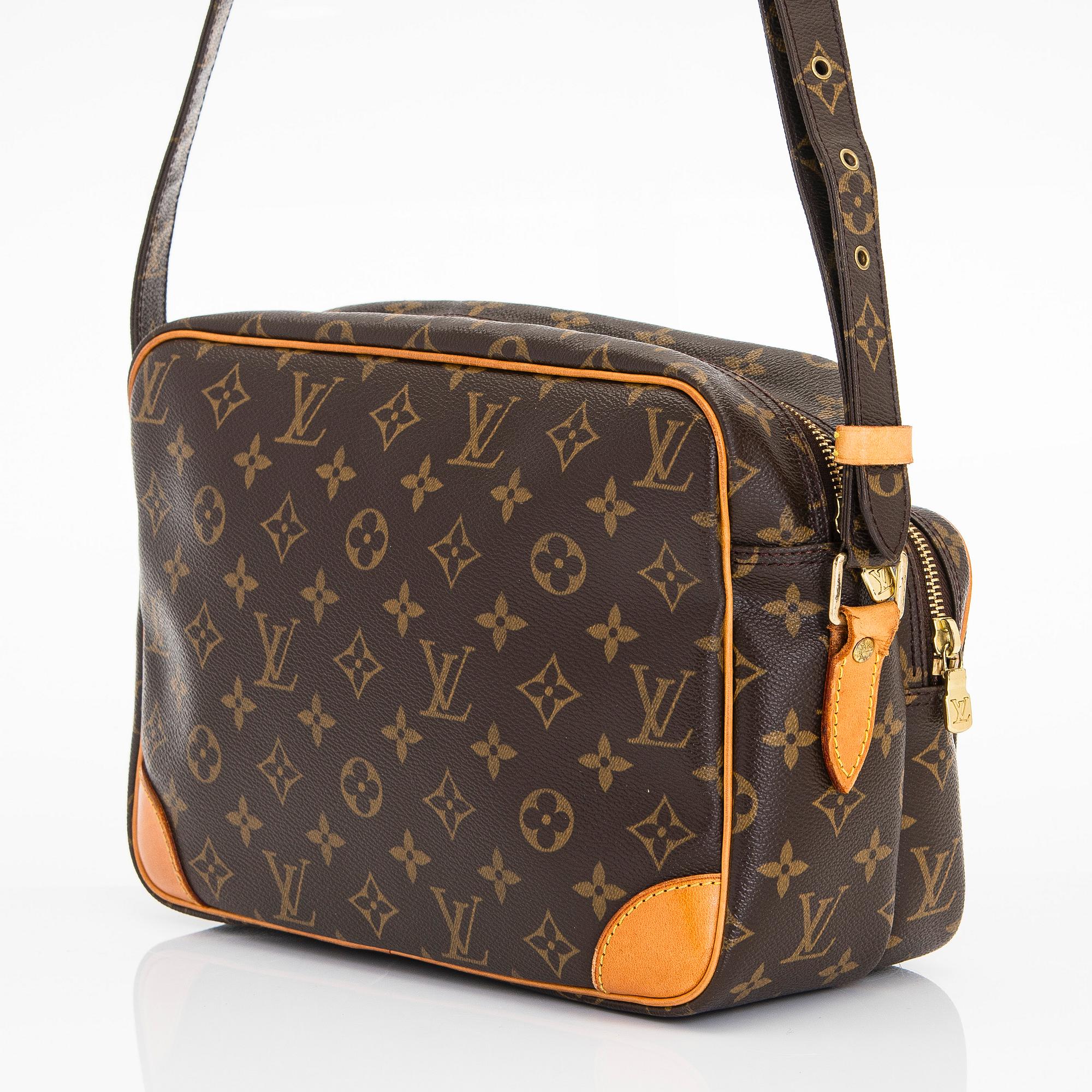 Louis Vuitton, a Monogram Canvas 'Nil 28' shoulder bag.