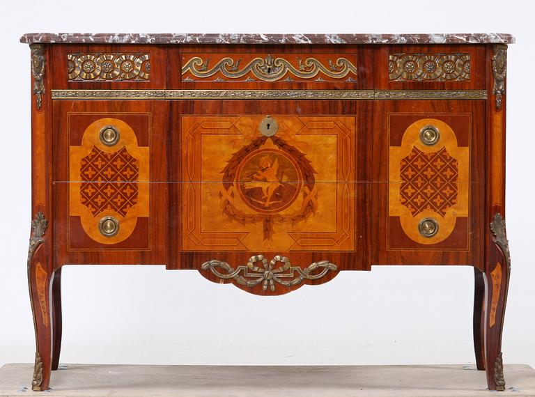 BYRÅ, gustaviansk stil, 1900-tal.