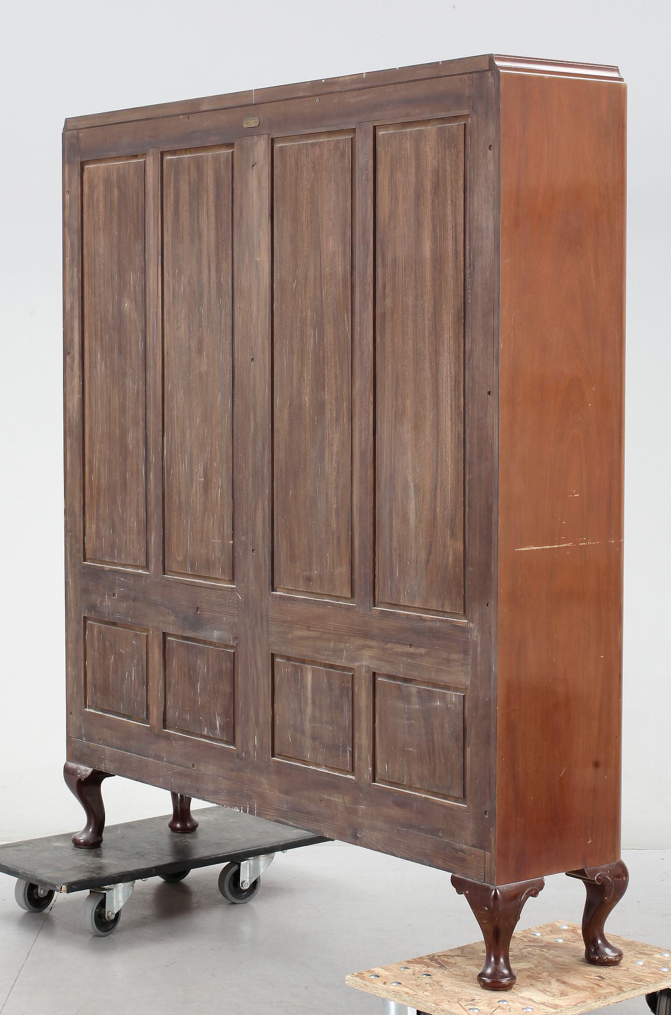 BOKHYLLA, "Riga", NK's verkstäder, brickmärkt o numr 7521-100215, 1913.