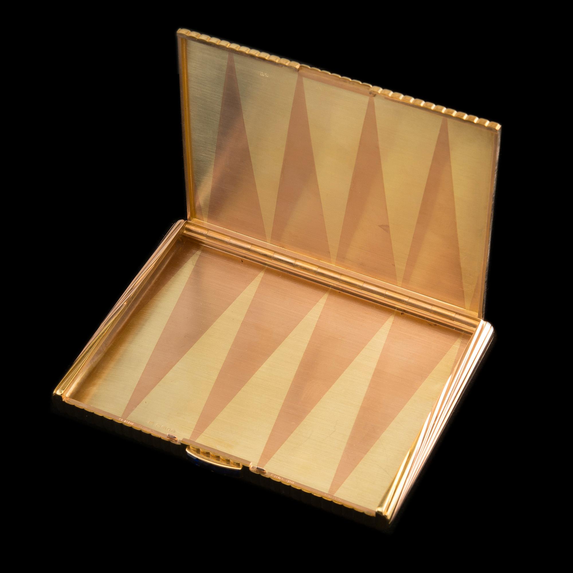 SAVUKERASIA, Cartier, 18K puna- ja keltakultaa, safiireja. Cartier Englanti 1956. Paino 215 g.