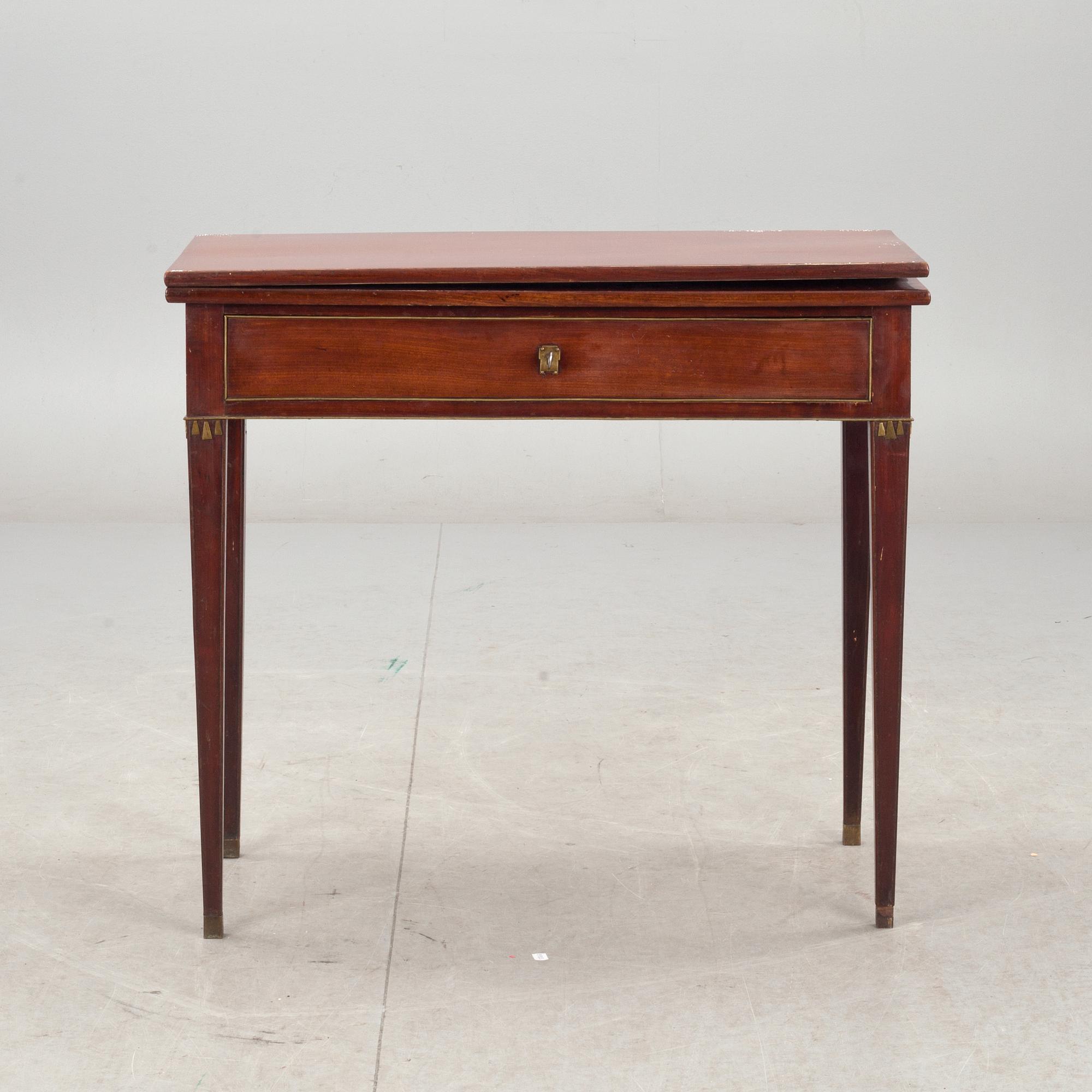 SPELBORD, gustavianskt, omkring 1800.