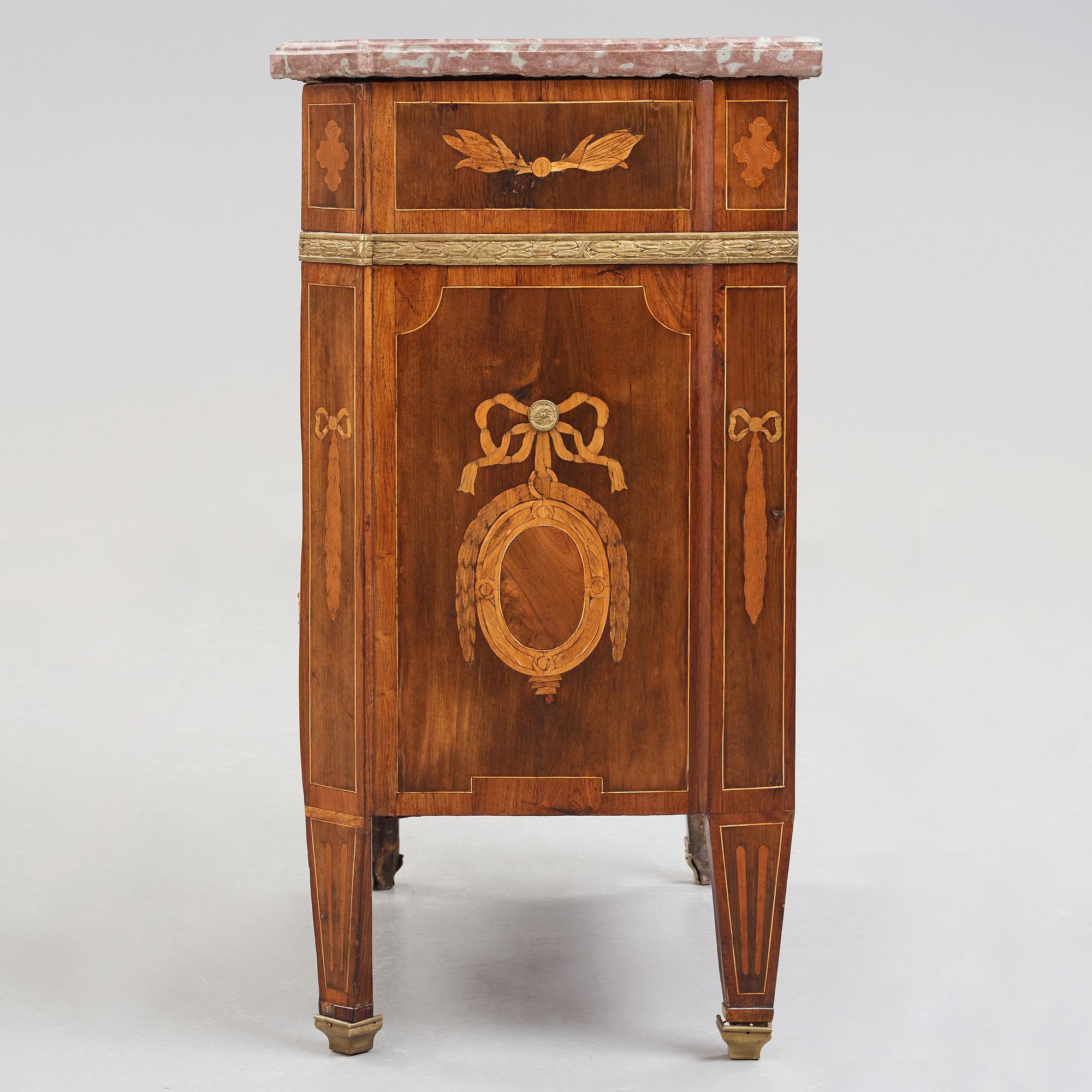 BYRÅ, tillskriven Jonas Hultsten (mästare i Stockholm 1773-1794), gustaviansk.