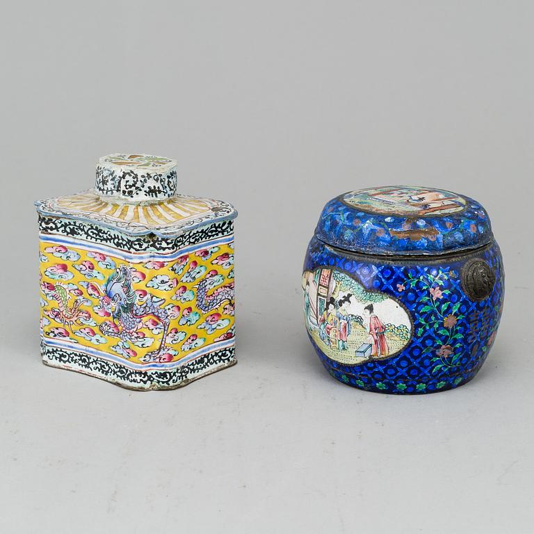 Two Chinese tea caddies with cover, enamel on copper, Qing dynasty, 19th Century.