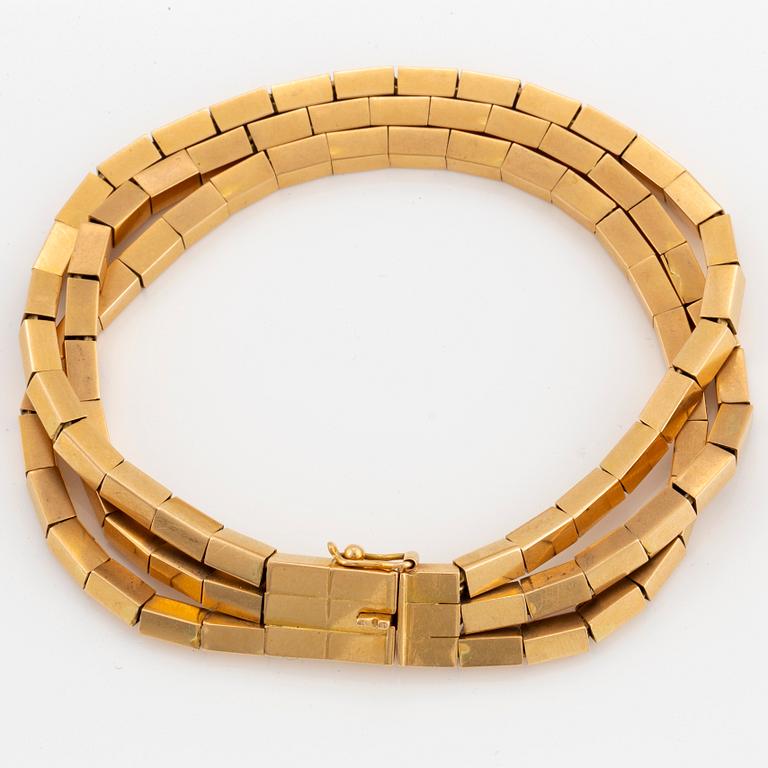 18K gold bracelet.